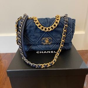 CHANEL 19 Denim Flap Bag - size Medium.